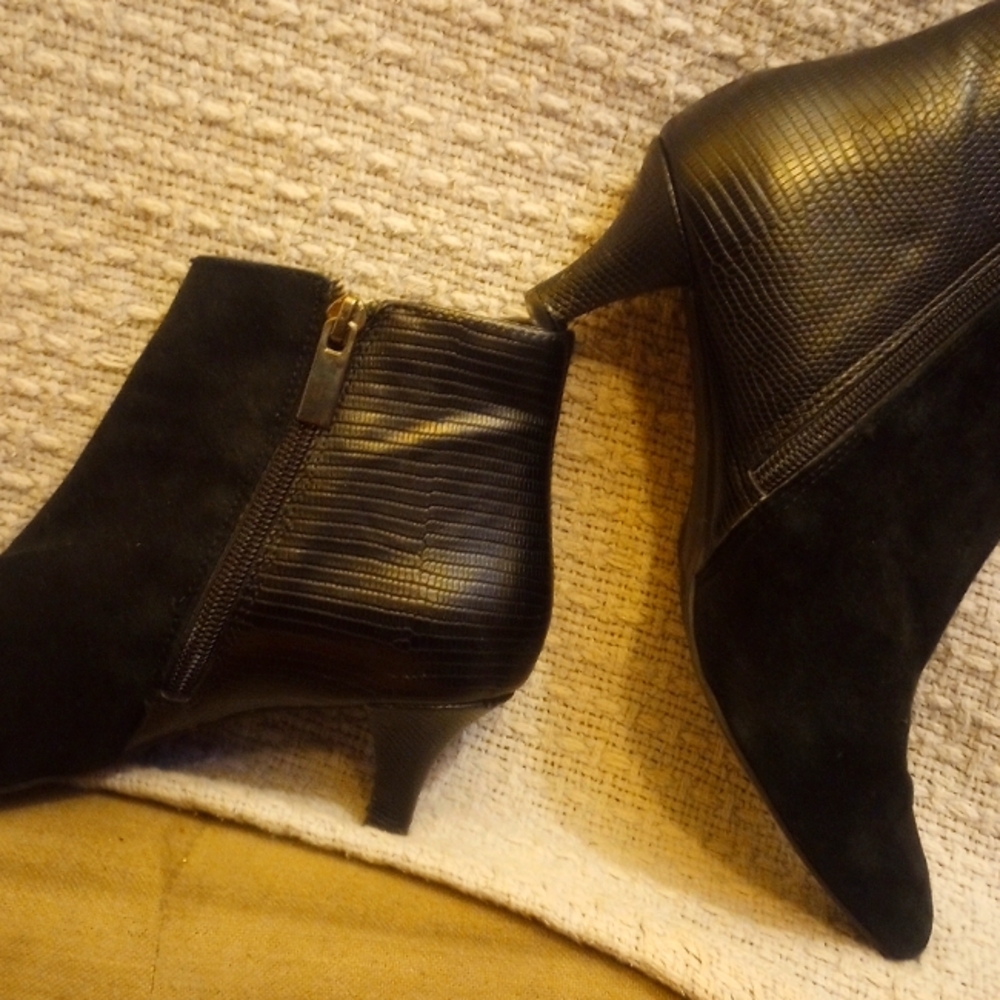 Bandolino Women's Booties💥👢Size 5 Black Leather/Suede